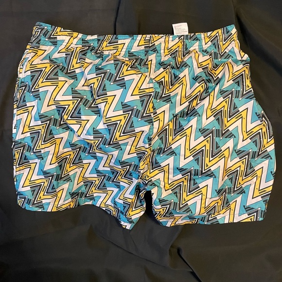 Men’s swim trunks new with tags - Picture 2 of 3